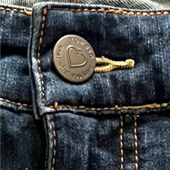 TORRID Women’s Dark Wash Stretch Shorts - Picture 4 of 10